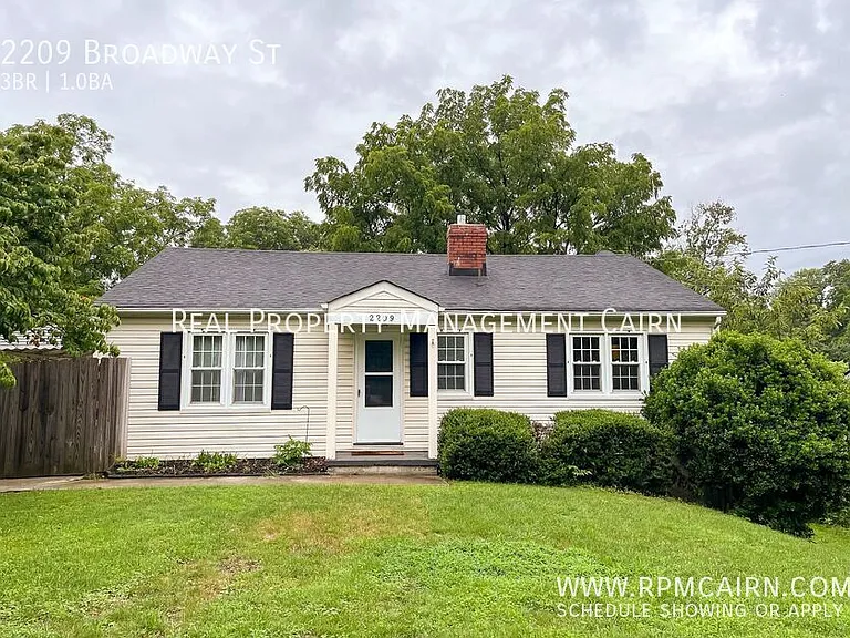 2209 Broadway St — Photo 1