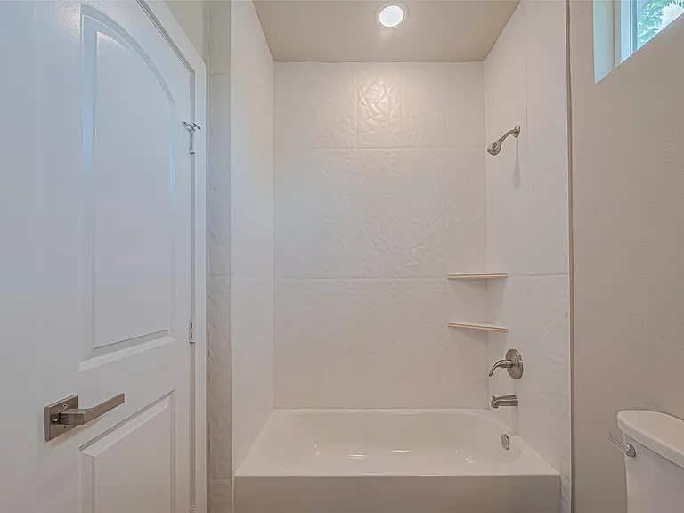 2414 Sam Wilson 1 St — Photo 23