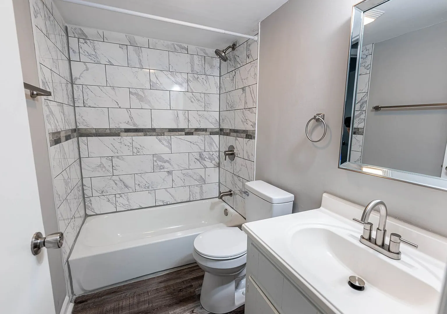 Flowerdale Apartments — Photo 1