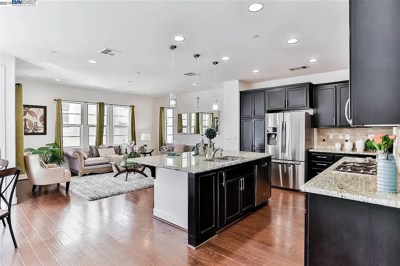 3 bed, 1765 sqft, $4,100 — Photo 1