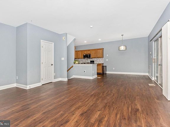 3rd image of 14294 Hampshire Hall Ct #812