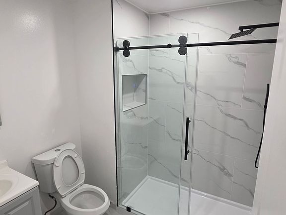 5th image of 543 Clinton Ave APT 1