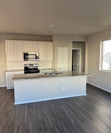 3rd image of 4446 Tourmaline Way