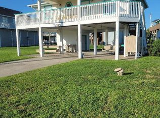 942 Gateway Rd, Crystal Beach, TX 77650