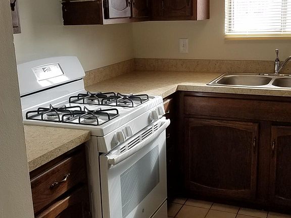 5th image of 728 W 65th St APT 5