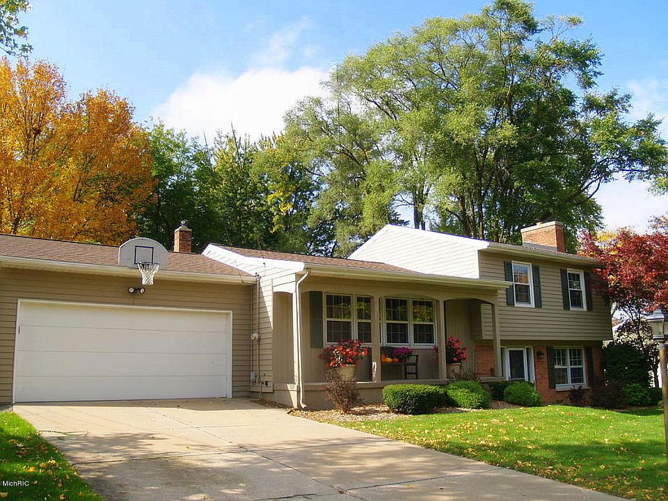 1st image of 2117 Negaunee Dr SE
