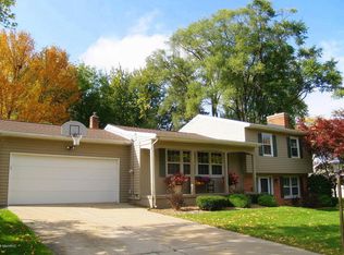 2117 Negaunee Dr SE, Grand Rapids, MI 49506