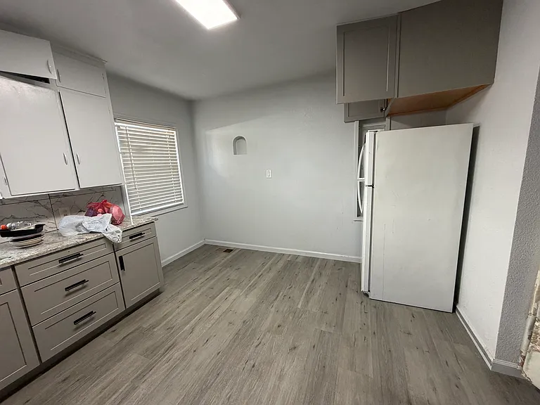325 Mission St — Photo 20
