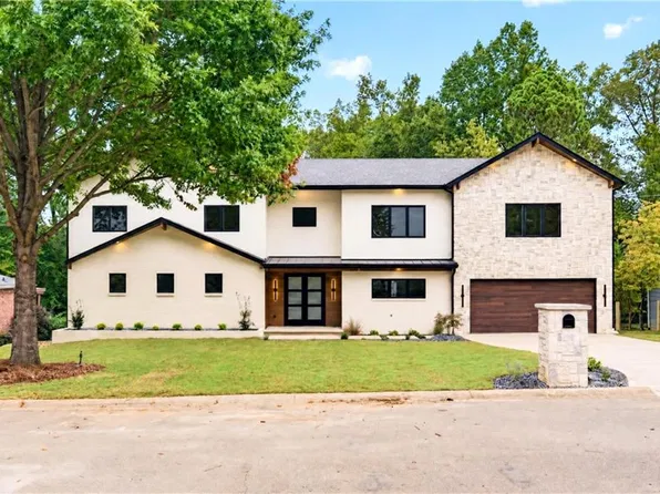 1434 Meadowcreek Ln, Atlanta, GA 30338
