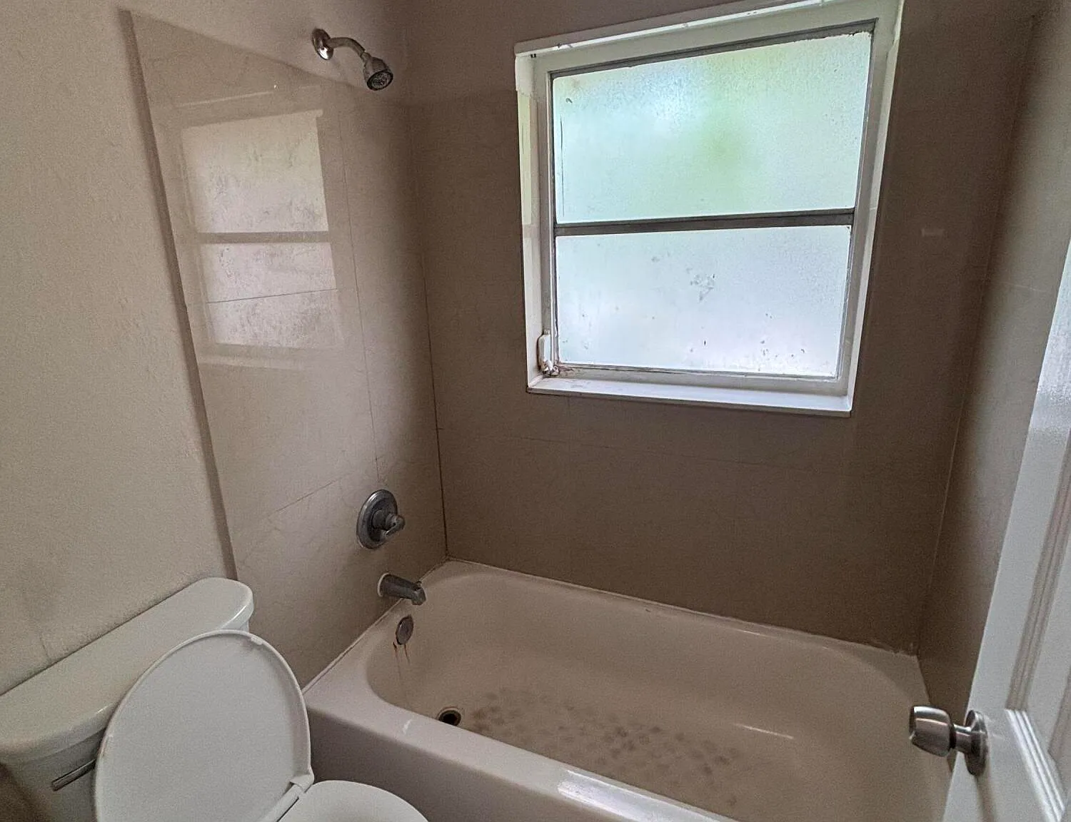 1 bed, 1.0 bath, 10323 sqft, $1,600 — Photo 2