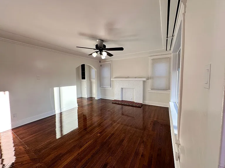 242 1/2 Coronado Ave — Photo 4