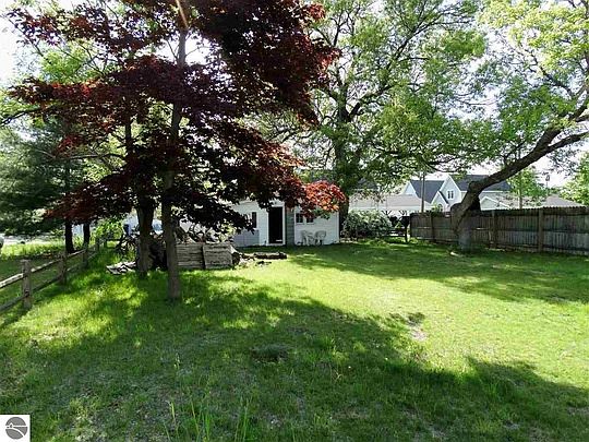 5th image of 1010 Barlow St