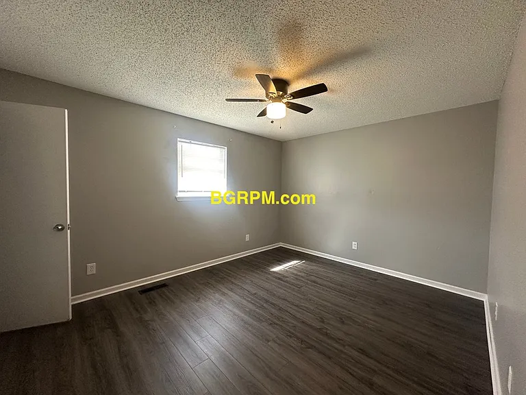 1099 W Elm St — Photo 58