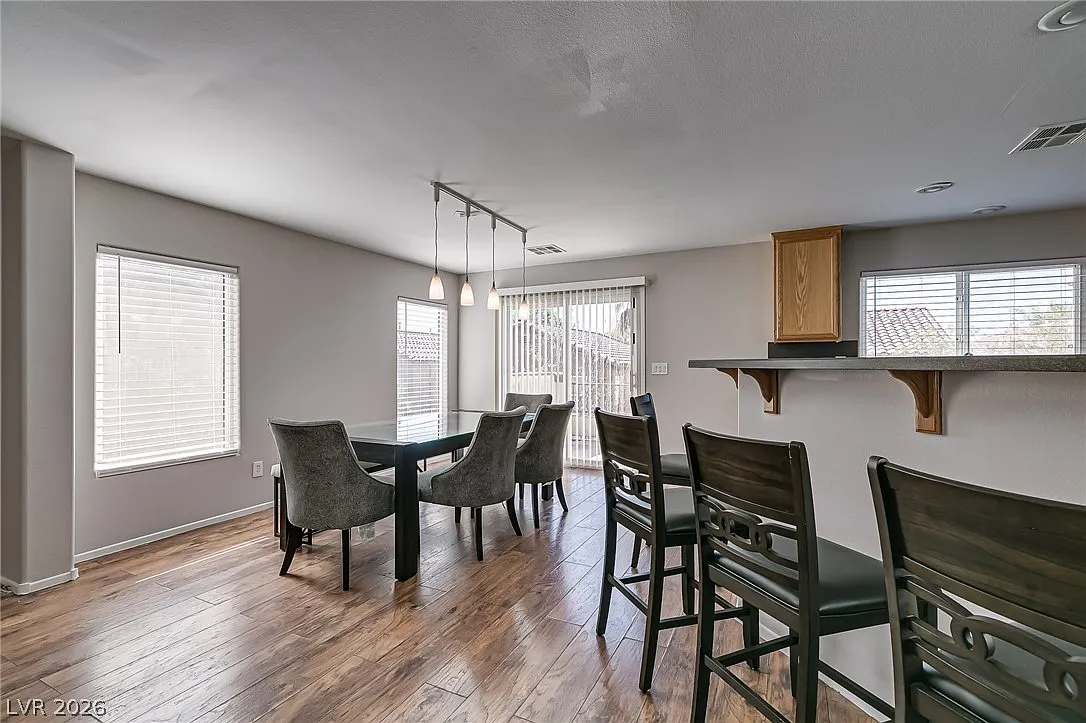 4 bed, 2.5 bath, 2381 sqft, $2,699 — Photo 3