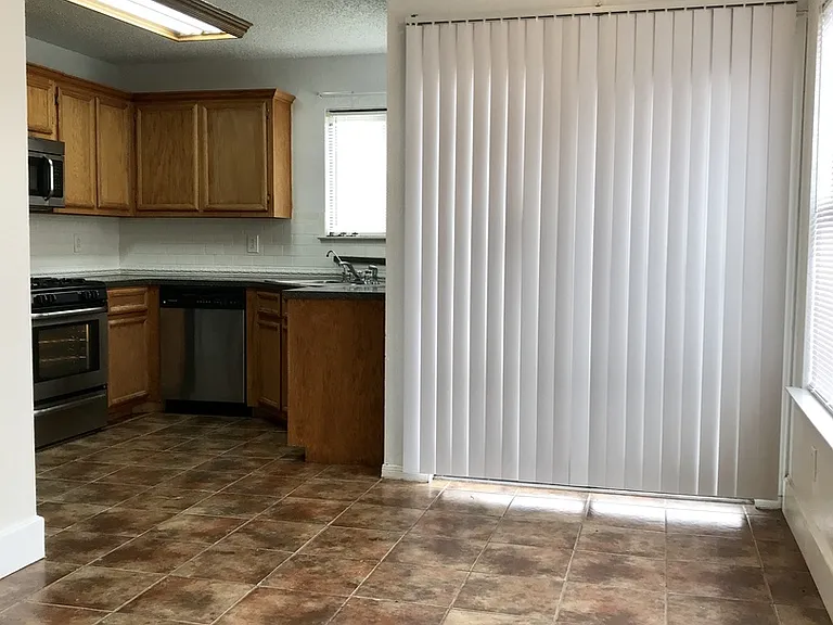 3202 Green Valley Dr — Photo 4