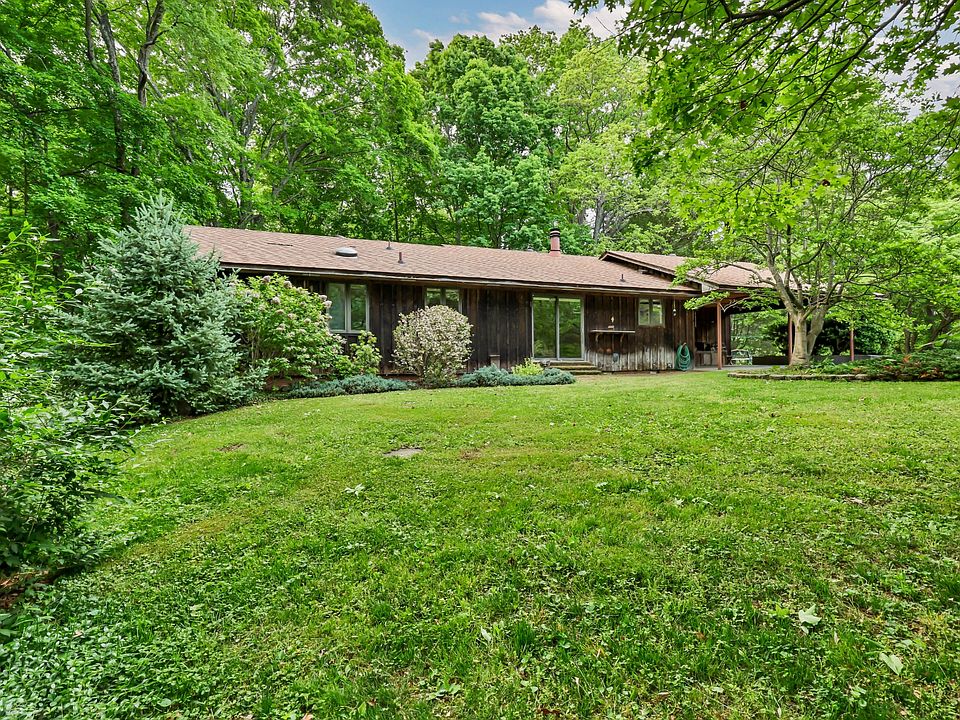 1st image of 900 Gravel Ln