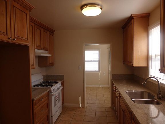 4th image of 10920 1/2 Carmenita Rd