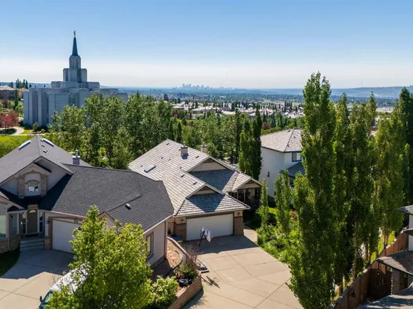 315 W Rocky Ridge Bay NW, Calgary, AB T3G 4H8