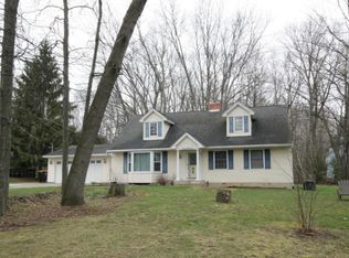 1010 Maplehill Ave SE, Ada, MI 49301