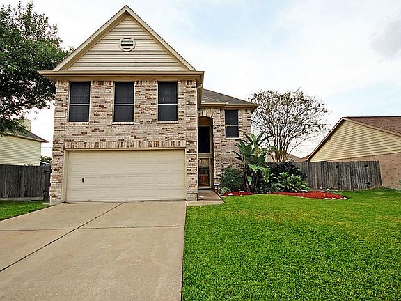2nd image of 2212 Saint James Pl