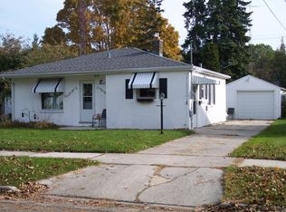 935 S 30th St, Manitowoc, WI 54220