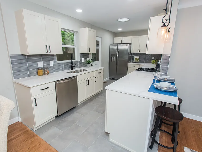 2620 S Holly St — Photo 13