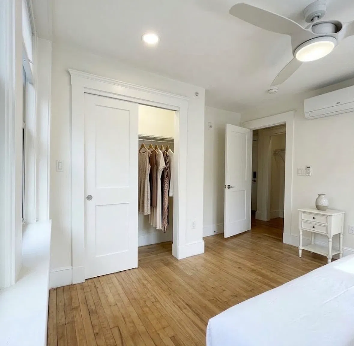 2 bed, 850 sqft, $3,200 — Photo 3
