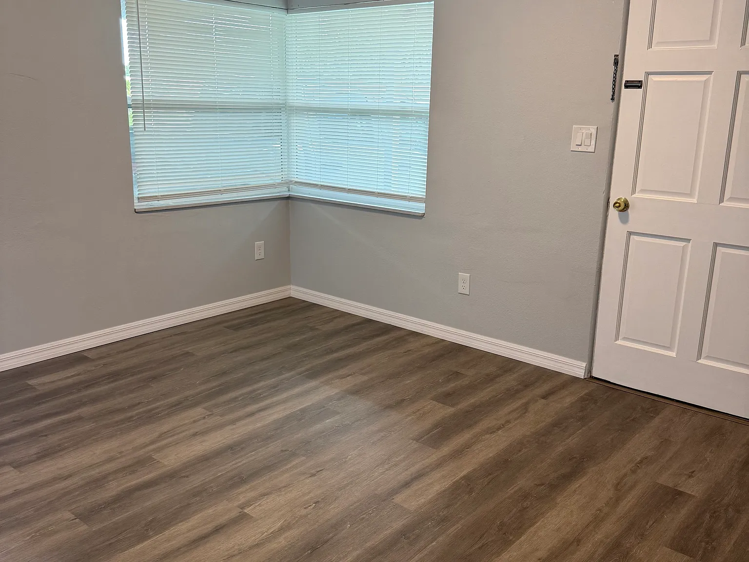 3 bed, 888 sqft, $1,850 — Photo 2