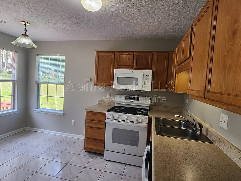 7336 Bramble Oak Dr — Photo 6