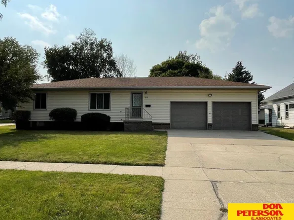 106 S Cedar Ave, Hartington, NE 68739