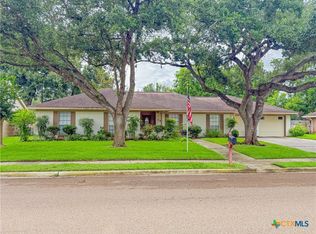 301 Berkshire Ln, Victoria, TX 77904
