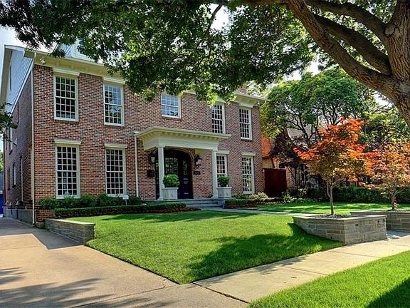 3rd image of 4529 N Versailles Ave