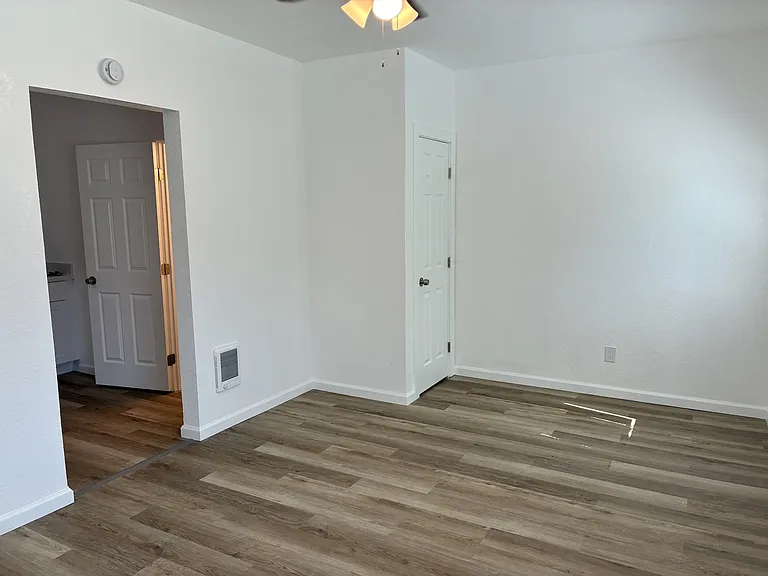 430 S Washington St — Photo 6