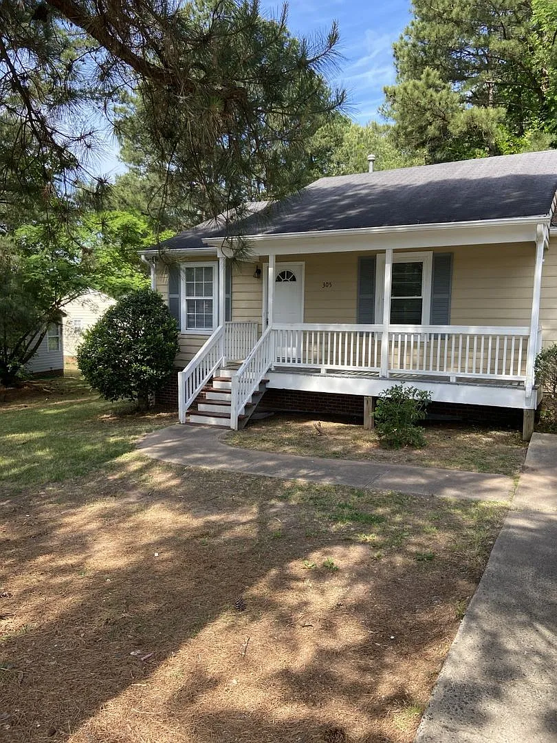 Updated 3BR, 2BA Durham Rental with Front Porch & Deck — Photo 2