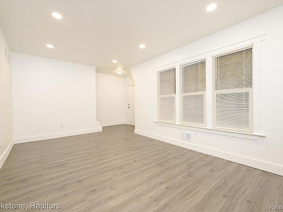 5th image of 12621 Evanston St