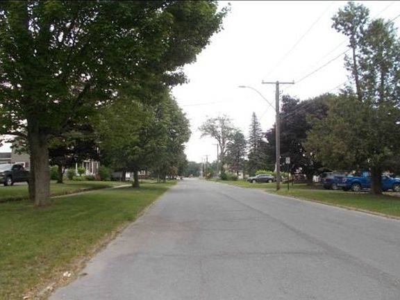 Exterior Neighborhood (street photo)