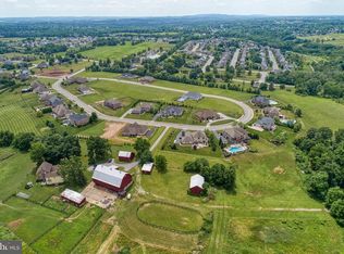 2735 Farnham Ln #52, York, PA 17408