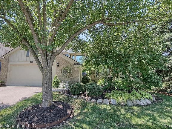 4th image of 7276 Simsbury Dr #1