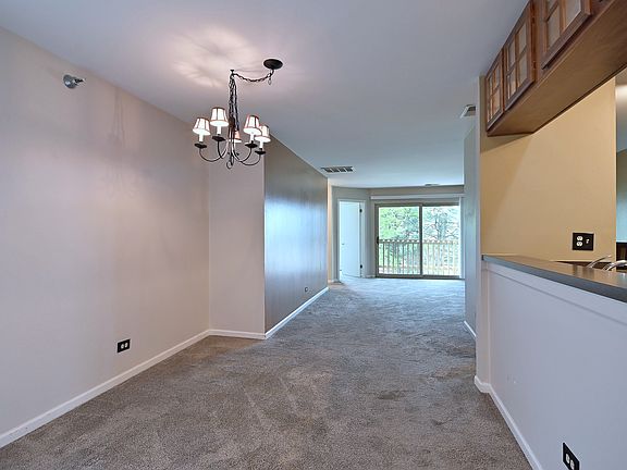 4th image of 210 Glengarry Dr APT 212