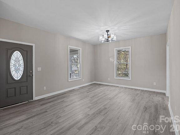 5th image of 414 W Sharpe St
