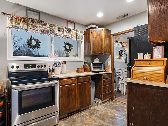 3rd image of 2211 Boise St