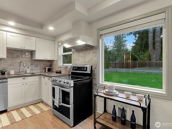 4th image of 1021 Walnut Street