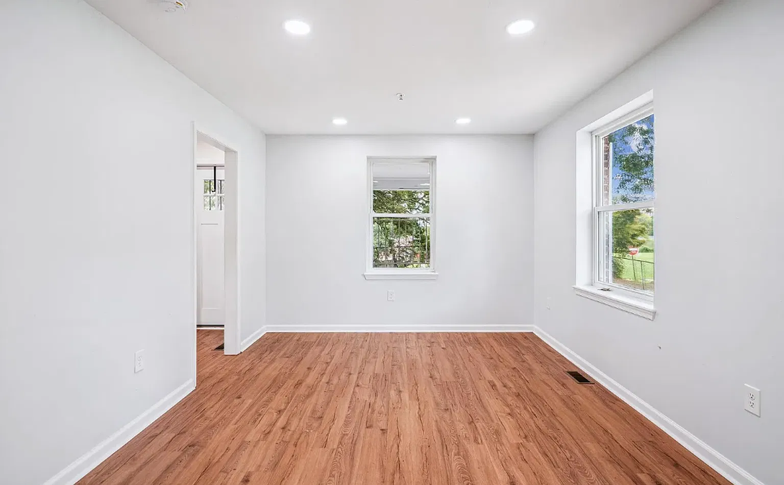 6004 34th Ave — Photo 3