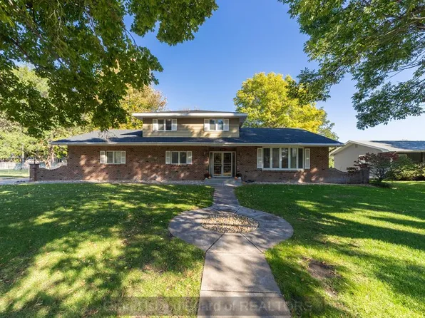 1316 Grand Ave, Grand Island, NE 68801