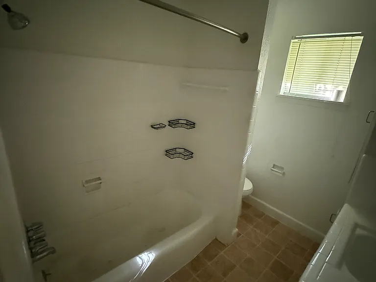 1023 Lyndon St #14 — Photo 6