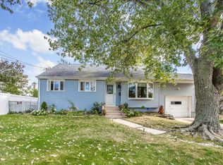 2551 Riverside Dr, Wantagh, NY 11793