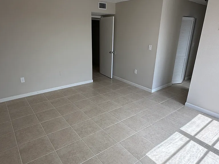 305 W 68th St #319 — Photo 13