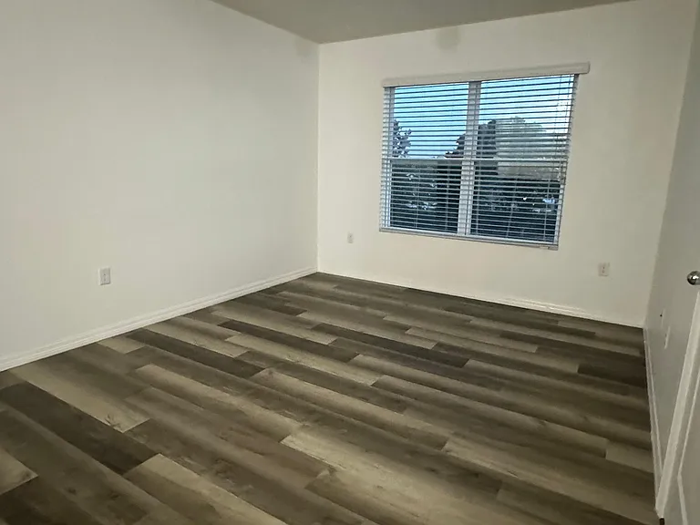 881 Lake Cummings Blvd — Photo 18