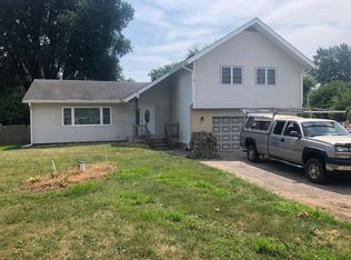 911 North Ave, Crystal Lake, IL 60014