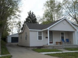 21 Monroe Ave, Charleston, IL 61920